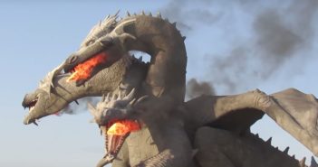 Estátua de Dragão gigante na Rússia solta fogo e é sensacional!